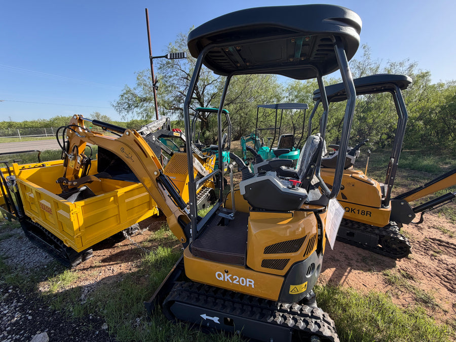 QK20R Mini Excavator + GIYI 8-Piece Attachment Package