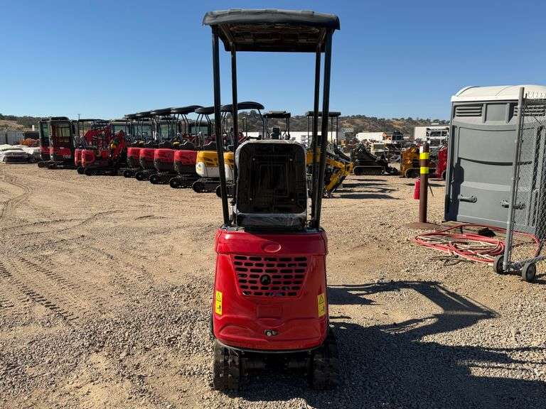SDLaunch SH15 mini excavator — rear view, 5 of 5