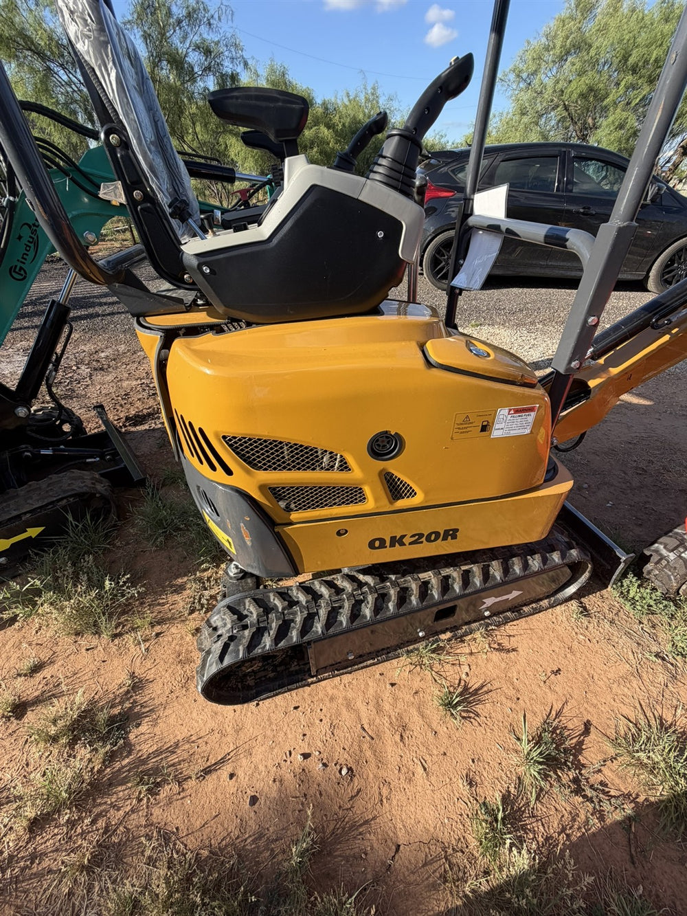 QK20R Mini Excavator with Hydraulic Thumb