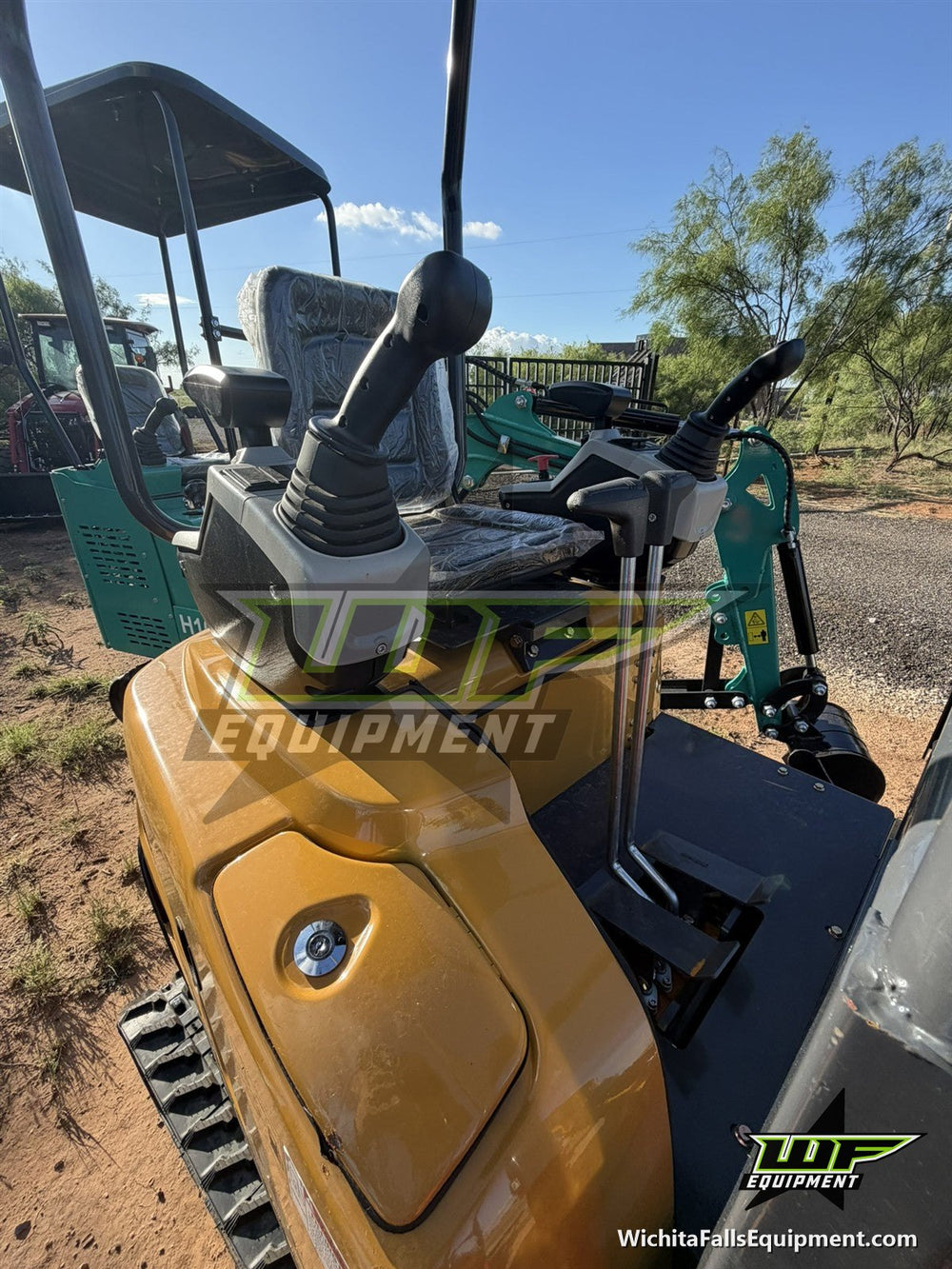QK20R Mini Excavator with Hydraulic Thumb