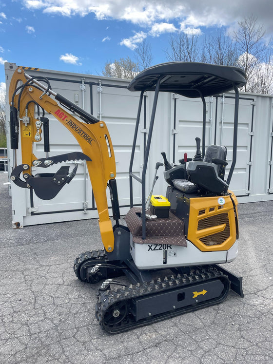 XZ20R Mini Excavator with Hydraulic Thumb
