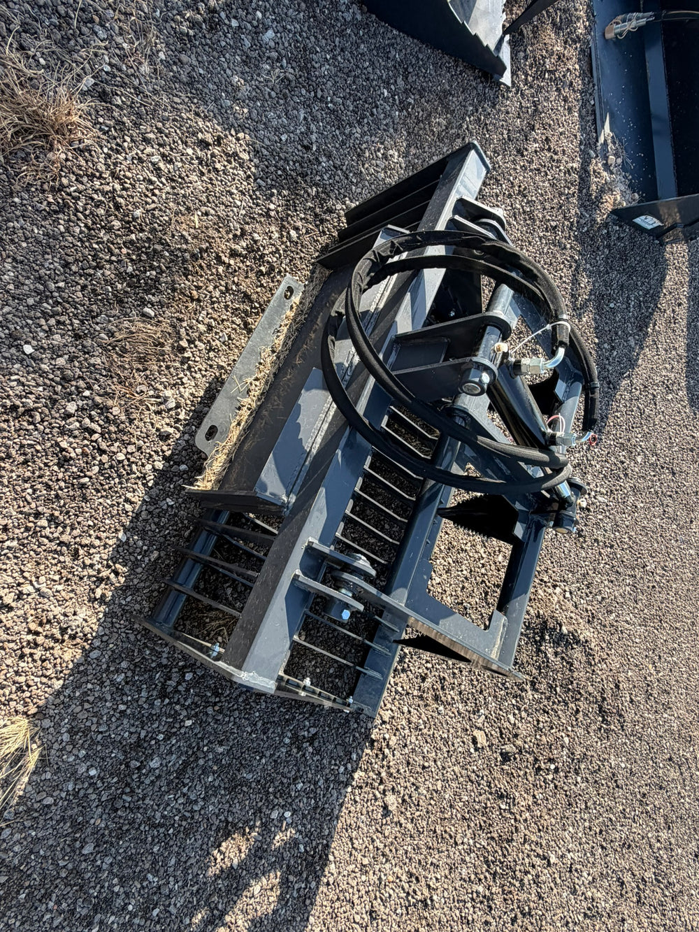 LandHonor Mini Skid Steer Rock Grapple