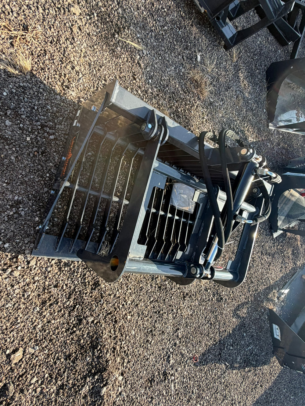 LandHonor Mini Skid Steer Rock Grapple