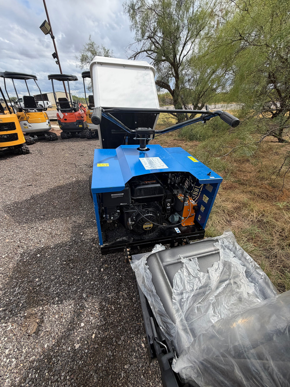 SDLaunch DT1300 420cc engine and controls