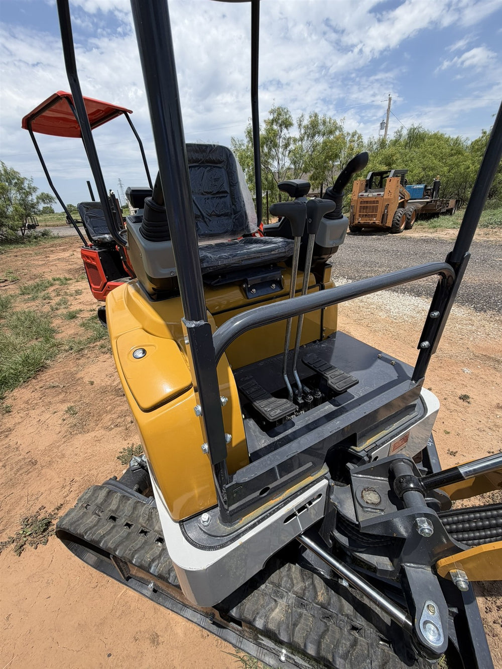 QK20R Mini Excavator with Hydraulic Thumb