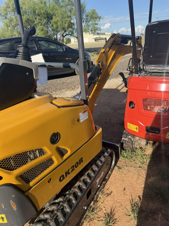 QK20R Mini Excavator with Hydraulic Thumb